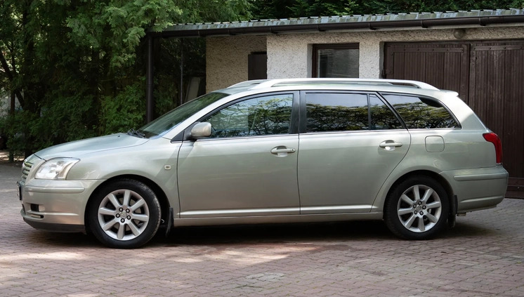 Toyota Avensis cena 12500 przebieg: 330000, rok produkcji 2003 z Miłomłyn małe 211